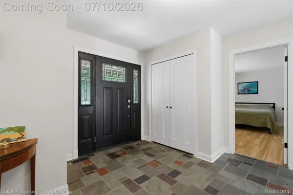 4301 Macqueen DR, West Bloomfield Charter Township, MI 48323