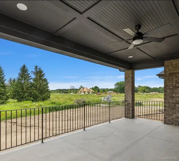 27705 Hagen Rd, Chesterfield Township, MI 48051