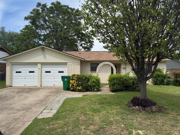 5633 Macdougall Drive, Haltom City, TX 76148