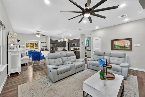 1005 W Chambers Street, Cleburne, TX 76033