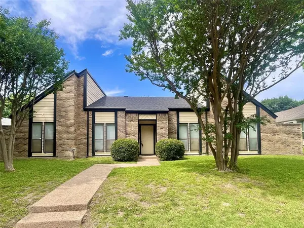 9931 Chimney Hill Lane, Dallas, TX 75243
