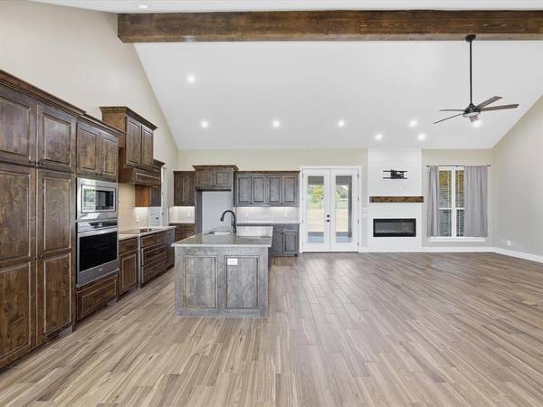 105 Carls Court, Boyd, TX 76023