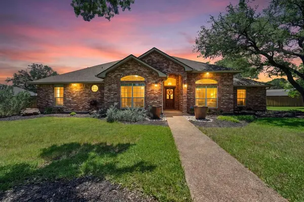 100 Twisted Oak Lane, Crawford, TX 76638