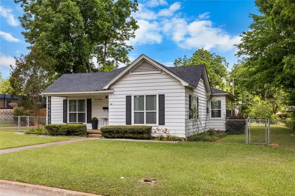 718 Howard Street, Jacksonville, TX 75766