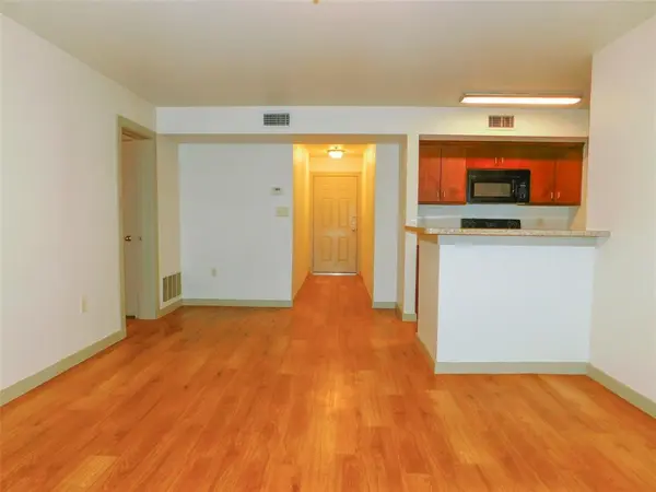 1512 N Elm Street #101, Denton, TX 76201