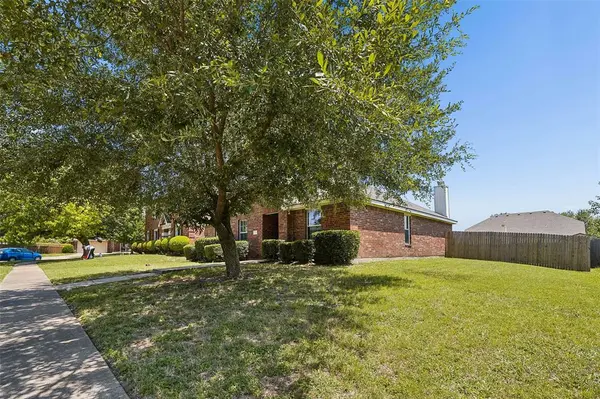 205 Rosewood Court, Red Oak, TX 75154