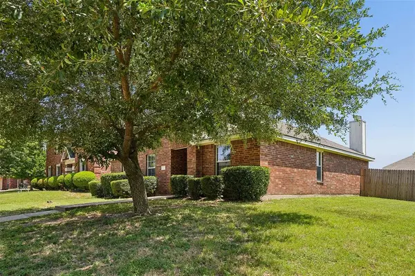 205 Rosewood Court, Red Oak, TX 75154