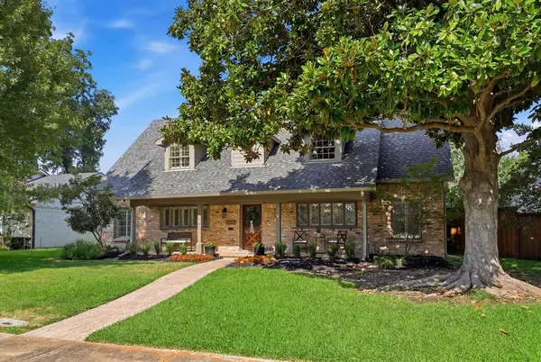 9677 Crestedge Drive, Dallas, TX 75238