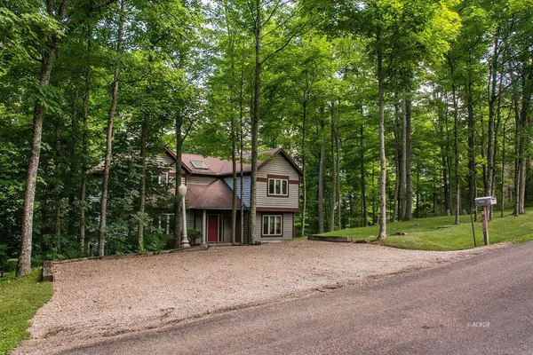 10880 Peach Ridge Rd, Athens, OH 45701