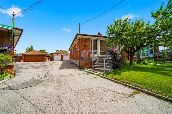 29 FERNANDO, Toronto, ON M9M 2P7