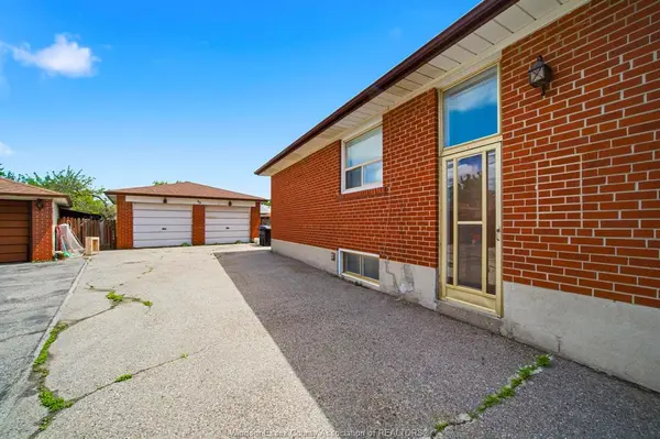 29 FERNANDO, Toronto, ON M9M 2P7