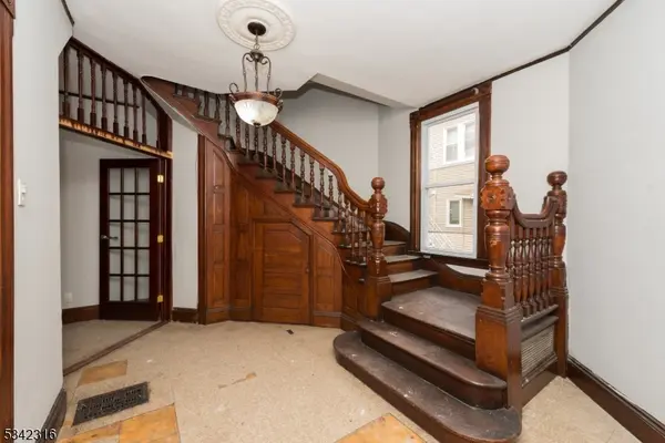 122 Milligan Pl, South Orange Village Twp., NJ 07079
