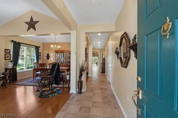 20 Ascot Dr, White Twp., NJ 07823