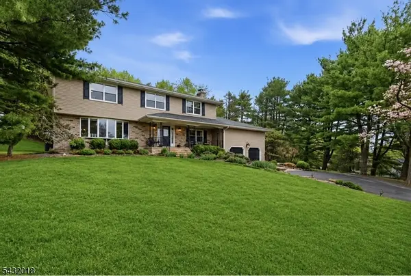 15 Sunrise Cir, Clinton Twp., NJ 08809