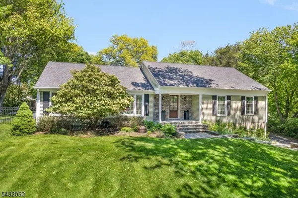 3 Aspen Dr, Chester Boro, NJ 07930