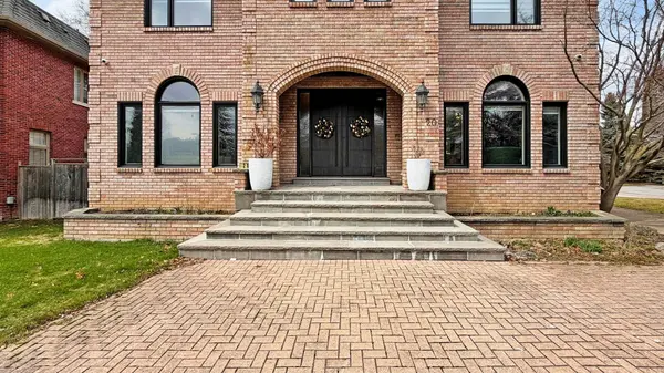 20 Blaine DR, Toronto C13, ON M3B 2G4