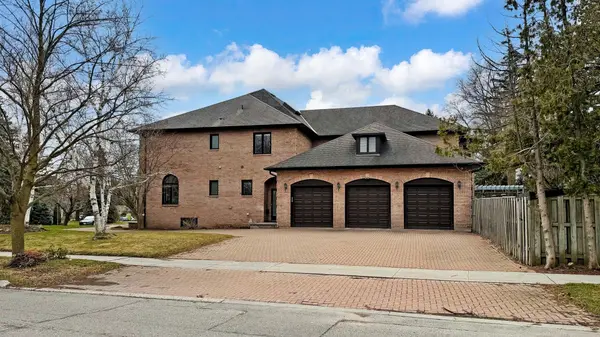 20 Blaine DR, Toronto C13, ON M3B 2G4