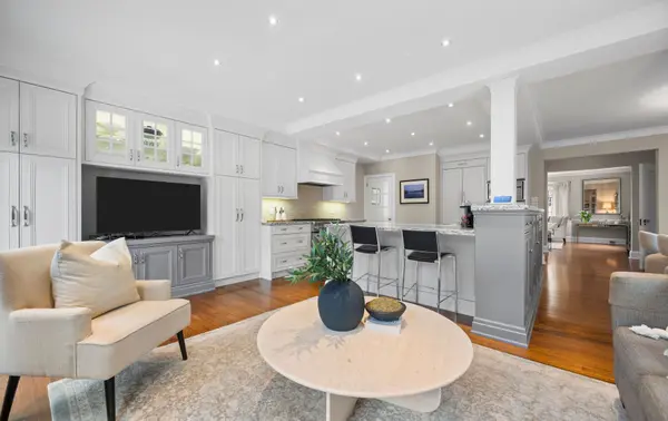 86 Hudson DR, Toronto C09, ON M4T 2K3