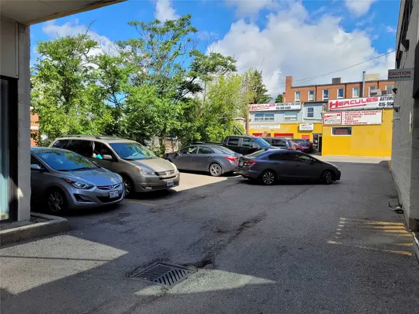 550 St. Clair AVE W #204, Toronto C03, ON M6C 1A5