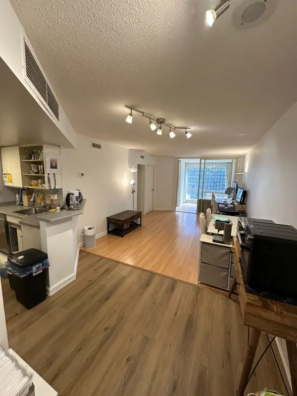 1001 Bay ST #2106, Toronto C01, ON M5S 3A6