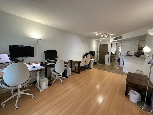 1001 Bay ST #2106, Toronto C01, ON M5S 3A6