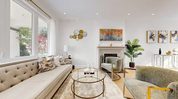 70 Cranbrooke AVE, Toronto C04, ON M5M 1M4