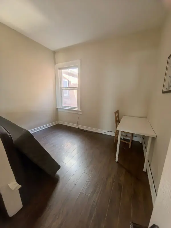Upper 437 Bathurst ST, Toronto C01, ON M5T 2S9