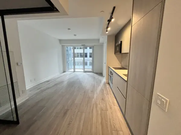 108 Peter ST #906, Toronto C01, ON M5V 0W2