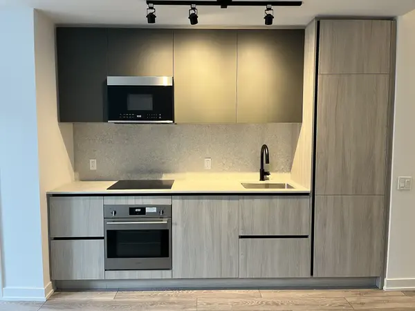 108 Peter ST #906, Toronto C01, ON M5V 0W2