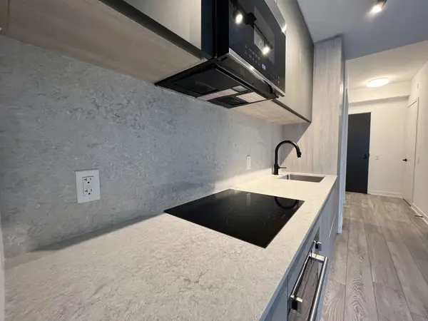108 Peter ST #906, Toronto C01, ON M5V 0W2