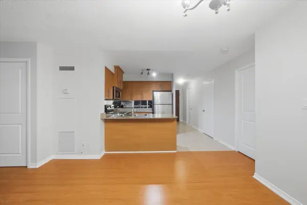 6 Rosebank DR #2C, Toronto E11, ON M1B 0A1