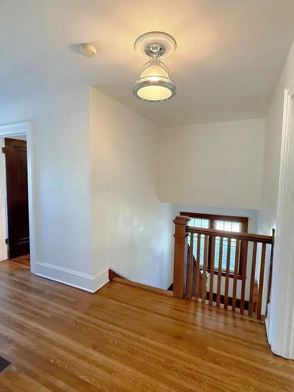 376 King ST E, Oshawa, ON L1H 1E2