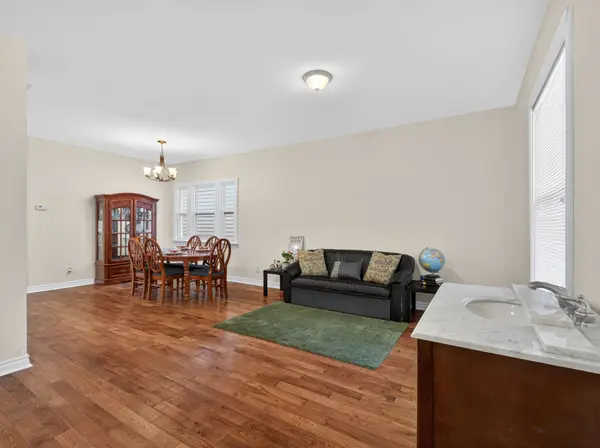 351 Woodfield RD, Toronto E01, ON M4L 2W9