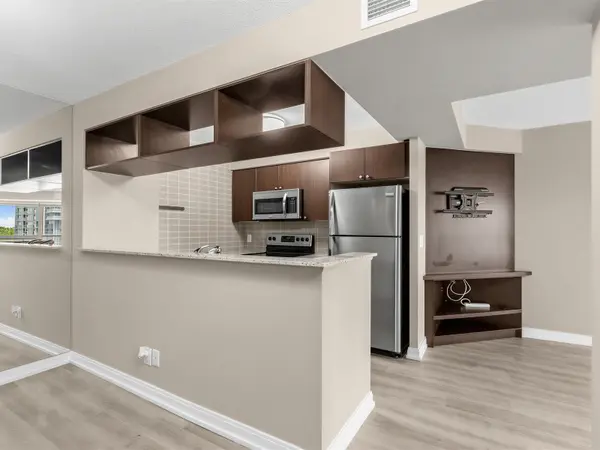 151 Village Green SQ #607, Toronto E07, ON M1S 0K5