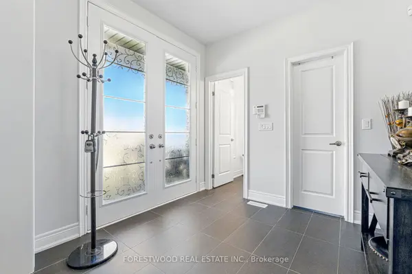 634 Sweetwater CRES, Newmarket, ON L3X 0H5