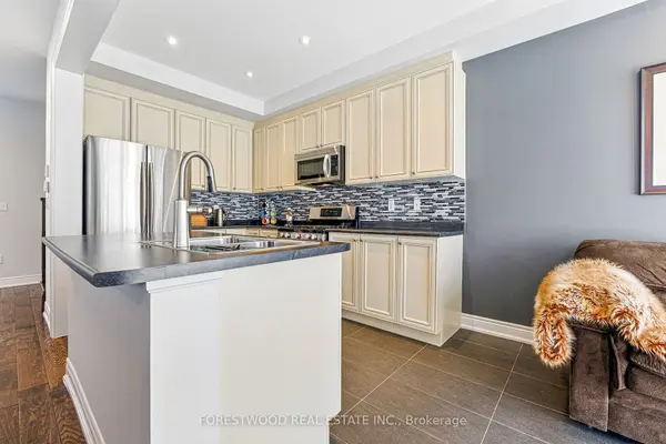 634 Sweetwater CRES, Newmarket, ON L3X 0H5