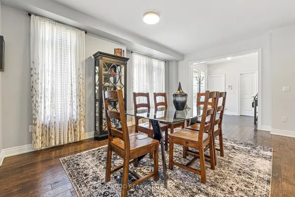634 Sweetwater CRES, Newmarket, ON L3X 0H5