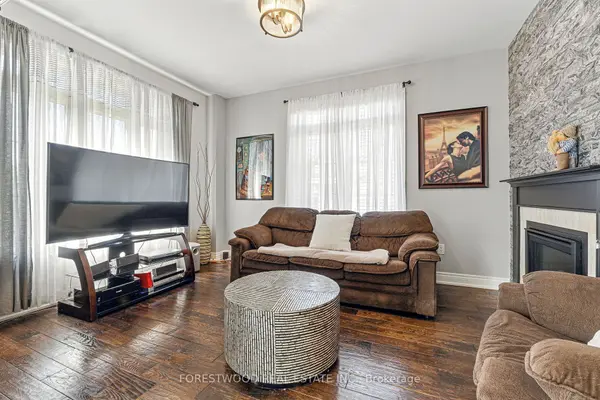 634 Sweetwater CRES, Newmarket, ON L3X 0H5
