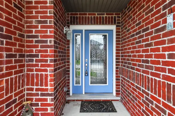 60 Brownley LN, Essa, ON L3W 0P9