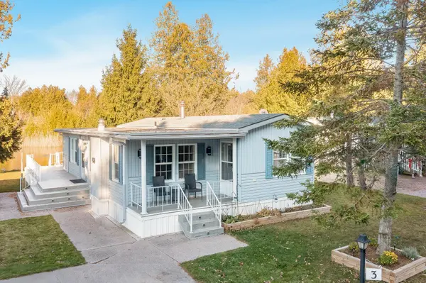 3 St James PL, Wasaga Beach, ON L9Z 3A8