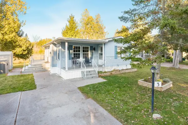 3 St James PL, Wasaga Beach, ON L9Z 3A8