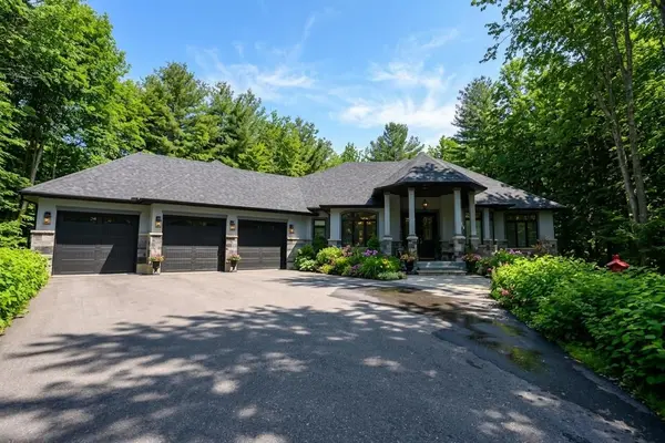 2 Sycamore CIR, Springwater, ON L0L 2K0