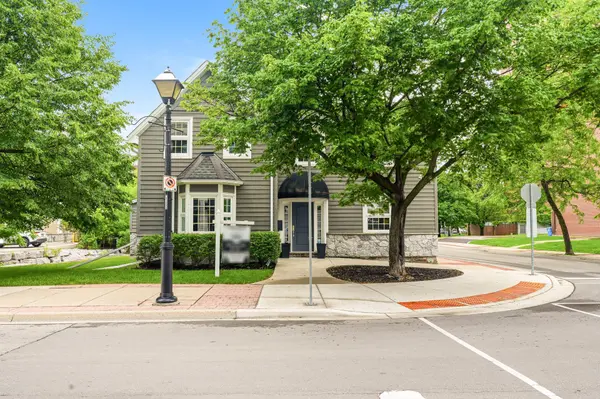 497 Elizabeth ST, Burlington, ON L7R 2M4