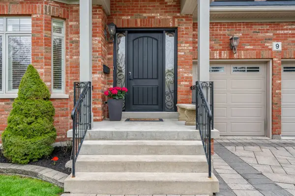 9 Cheshire DR, Toronto W08, ON M9B 2N7