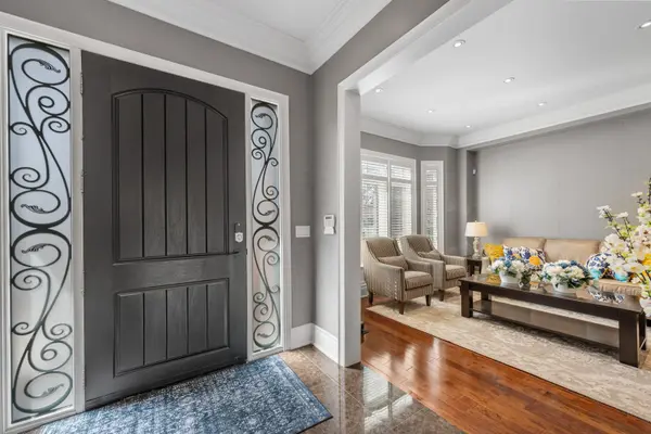9 Cheshire DR, Toronto W08, ON M9B 2N7