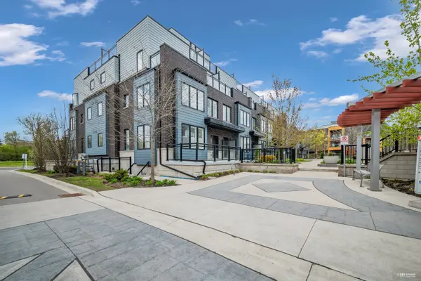 2212 BROMSGROVE RD #13, Mississauga, ON L5J 0B3
