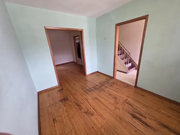 286 Harvie AVE, Toronto W03, ON M6E 4K7
