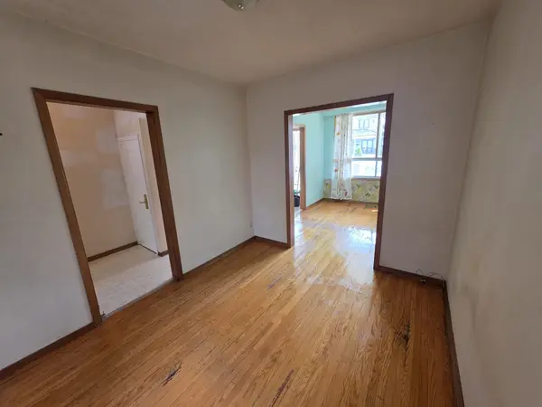 286 Harvie AVE, Toronto W03, ON M6E 4K7