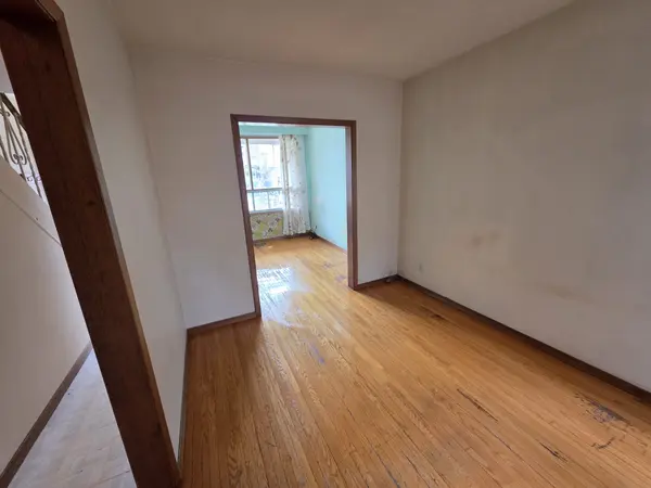 286 Harvie AVE, Toronto W03, ON M6E 4K7