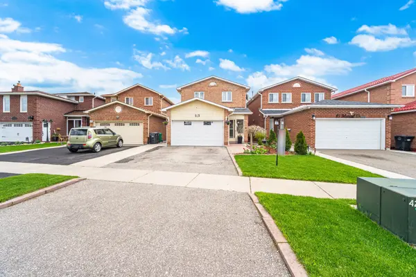 17 Metzak DR, Brampton, ON L6Z 4N3